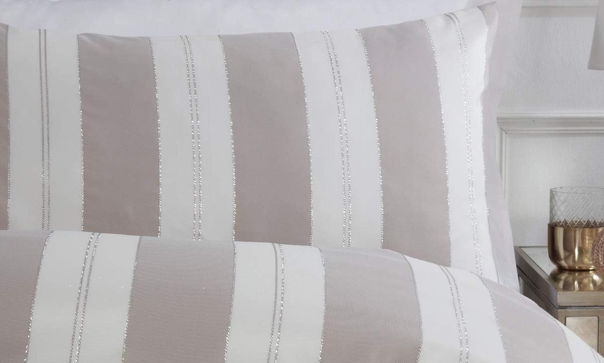 Image 11: Lurex Duvet Cover and Pillowcase Set