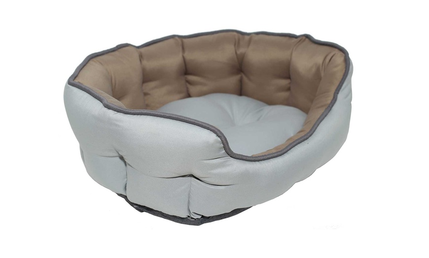 Image 12: Quilted Pet Bed