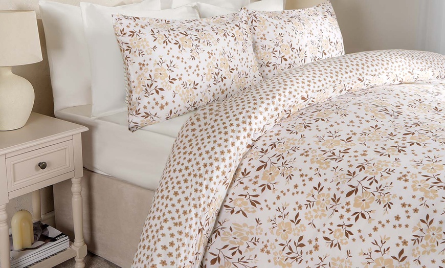 Image 8: Ditsy Print Reversible Duvet Set
