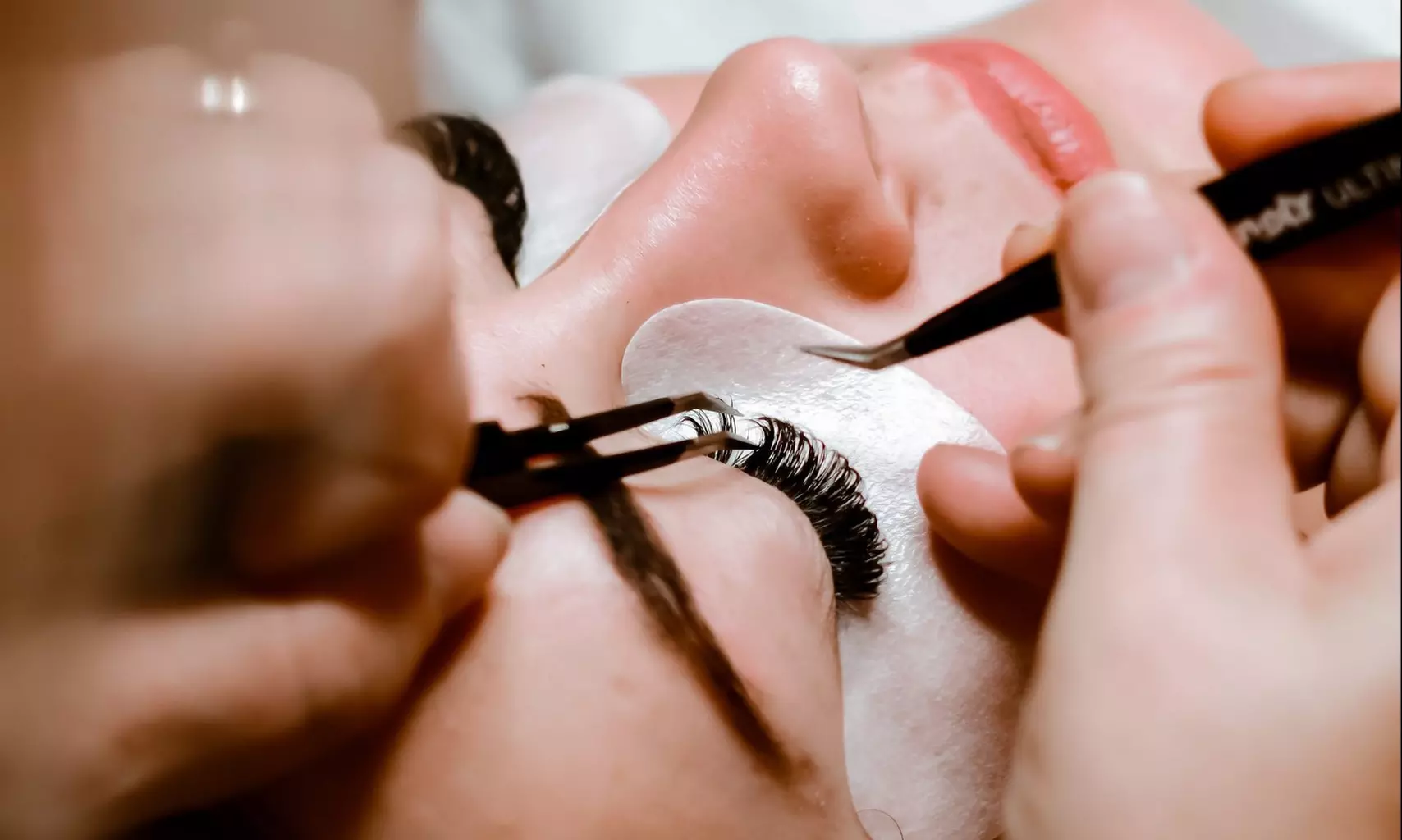 Cils classiques ou rehaussement avec beauté des mains en option