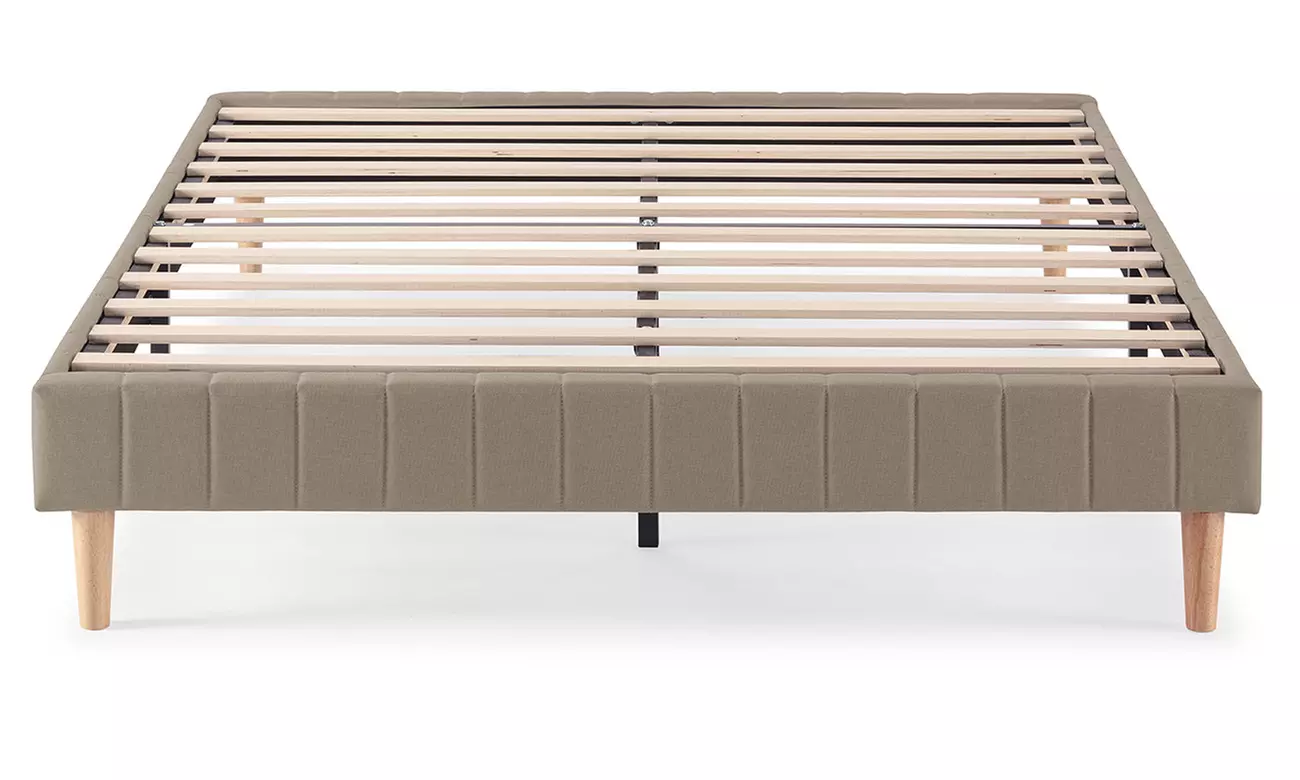 Gepolstertes Bettgestell „Eris“ mit Lattenrost