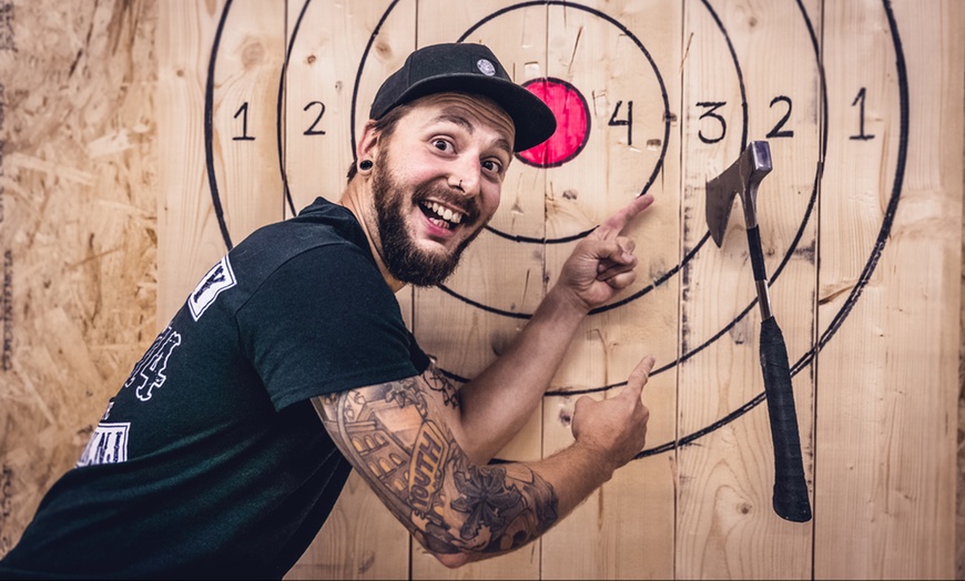 Image 4: Urban Axe Throwing