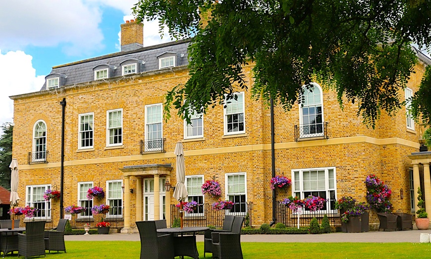 Image 2: Essex: 4* Double Room or Suite Stay with Dinner