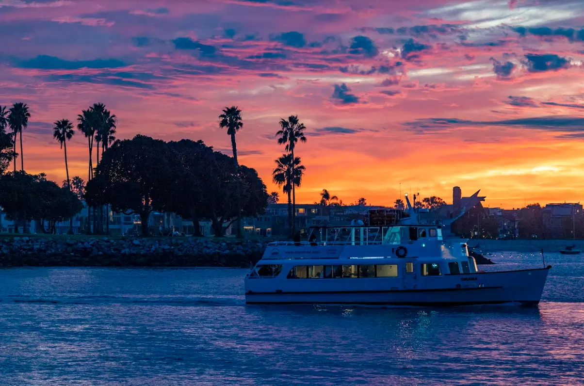 Sunset Cruise San Diego Deals—Save Up to 39% on 75-Minute Tickets