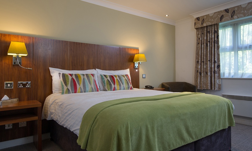 Image 2: Bedfordshire: Standard Room Stay with Aqua Park Tickets