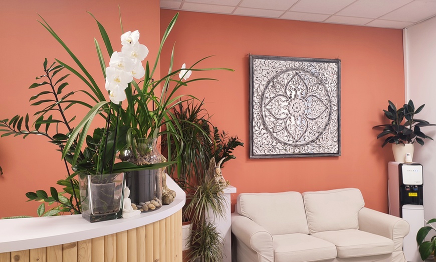 Image 9: Higiene facial con microdermoabrasión y Kobido o lifting facial