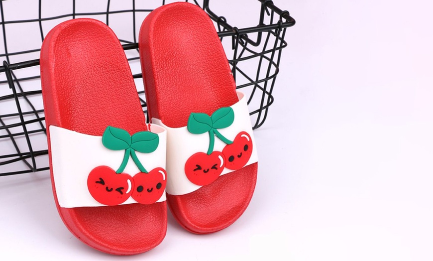 Image 6: Unisex Cartoon Children Slippers
