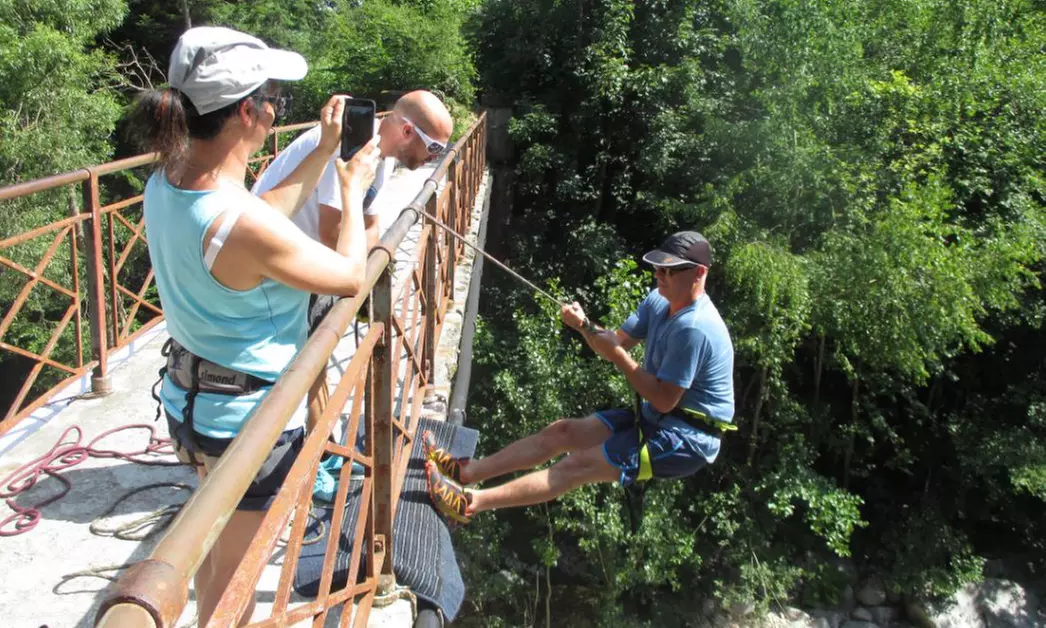 2 Std. Canyoning-Tour durch das Flussbett der Murg für 2 - 4 Personen