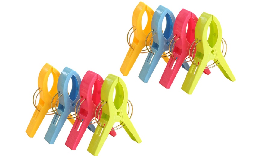 Image 5: Up to 16 Large Beach Towel Pegs