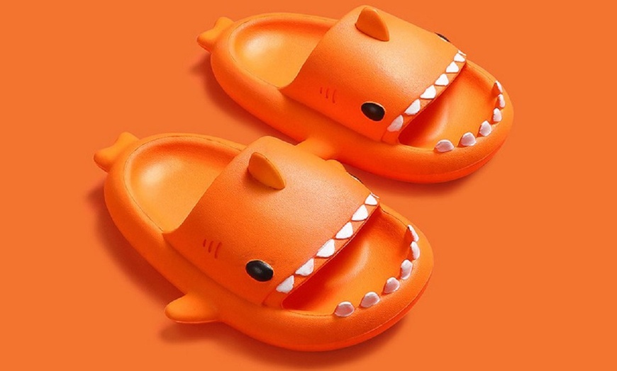 Image 8: Kids' Shark Sliders