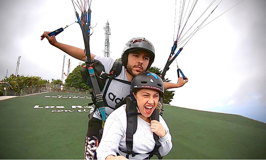 Image 5: Disfruta de un vuelo en parapente desde tres ubicaciones a elegir con foto con hasta 37% de descuento