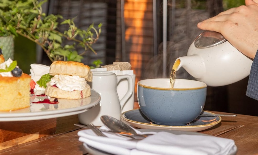 Image 17: Deluxe Asian Pan Afternoon Tea and Prosecco - 4stars Holiday Inn Hotel