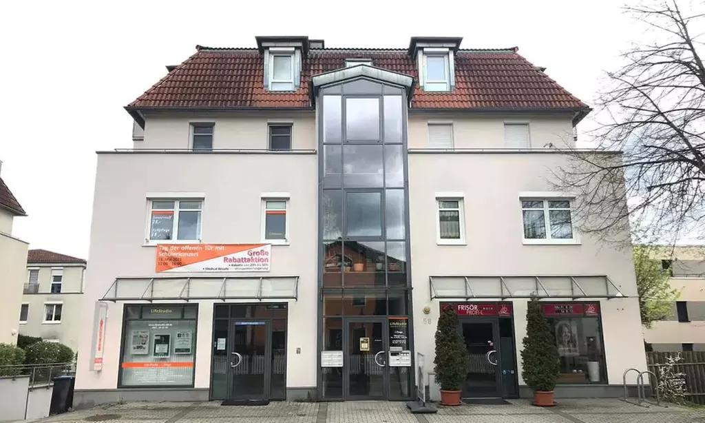 Wimpernverlängerung oder Wimpern- und/oder Brow-Lifting inkl. Getränk für 1 Pers. (bis zu 48% sparen) - Second Medium