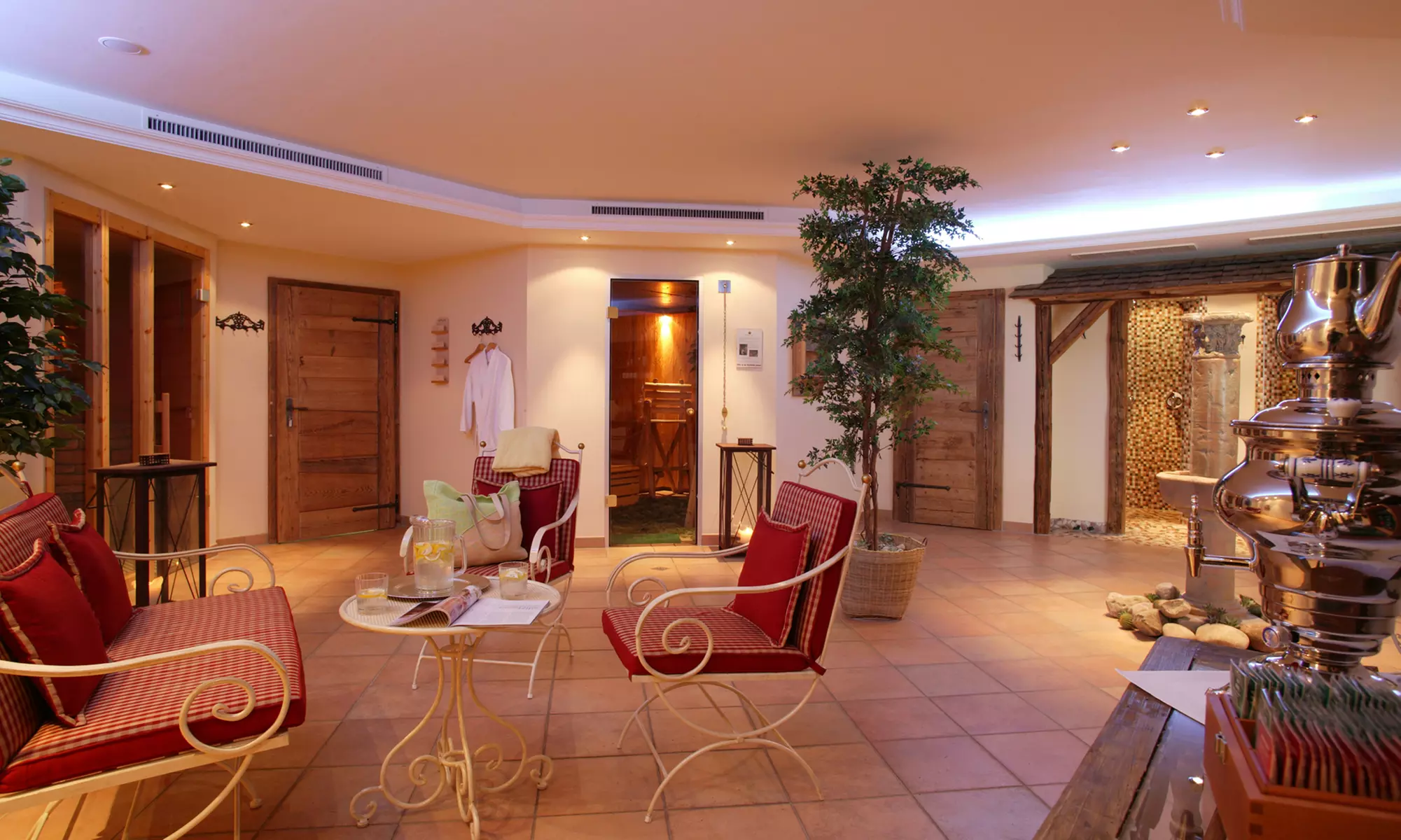 Schwarzwald: Doppelzimmer mit Balkon für Zwei inkl. Halbpensionension und Saunapaket im 4* Hotel Schwarzwald Sonnenhof - Primary Image