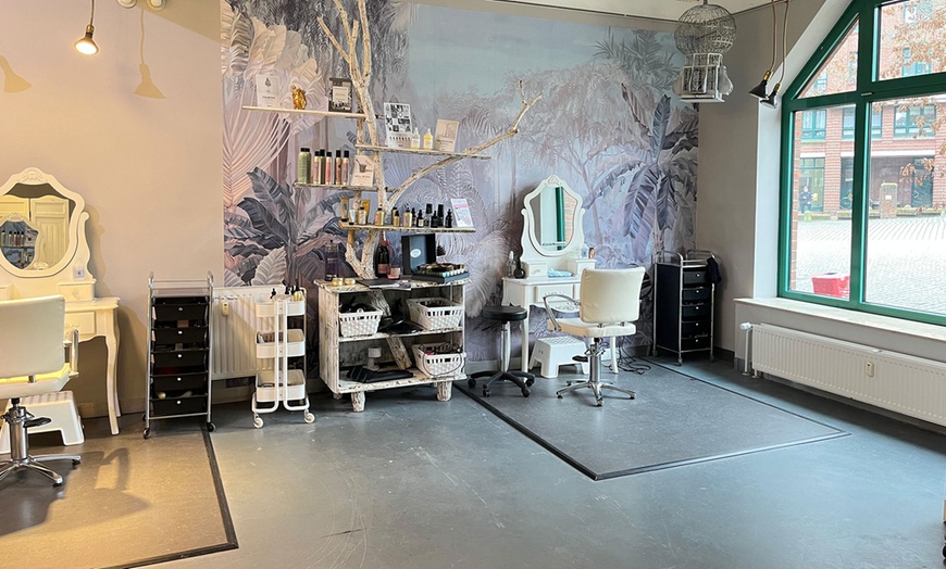 Image 5: Bis zu 63% Rabatt auf den Haarschnitt – Damen bei Stand By Me Hair And Make Up