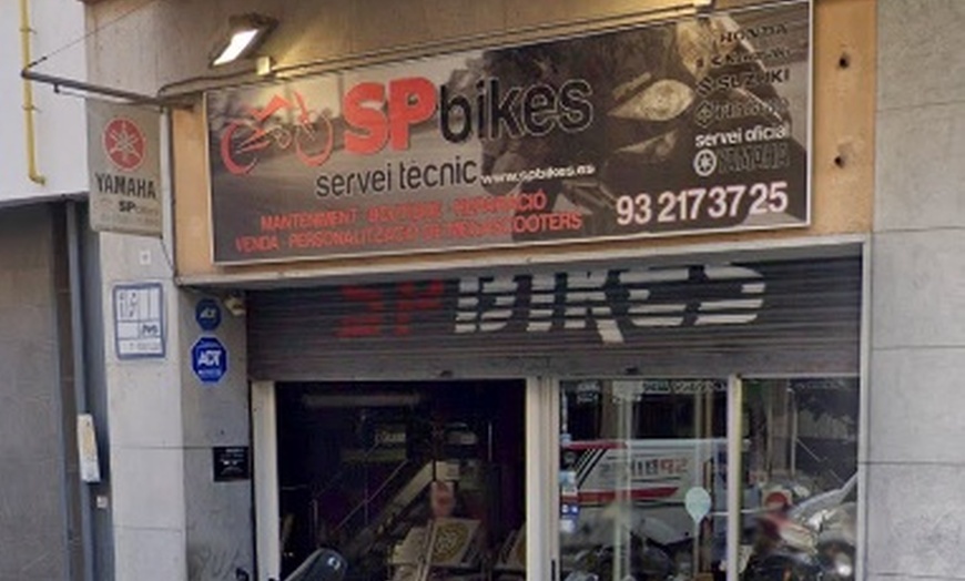 Image 2: Cambio de aceite y revisión para motos en SP Bikes