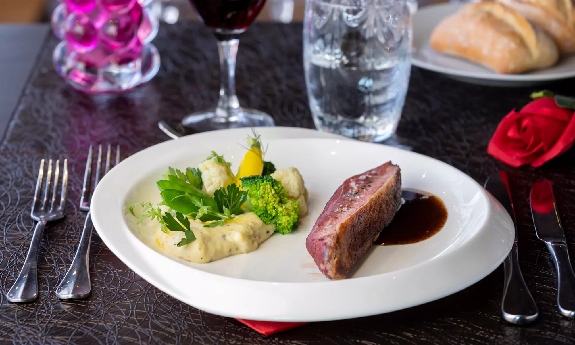 Flânerie sur la Seine accompagnée d'un menu bistronomique