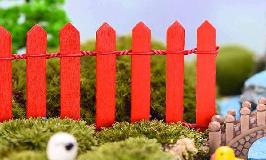 Image 19: One or Two Mini Fences