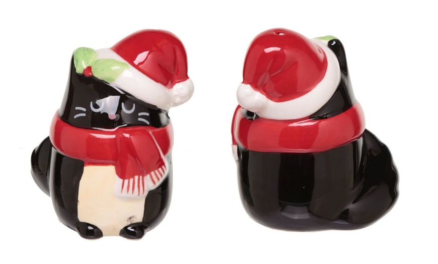 Image 10: Christmas Salt and Pepper Set