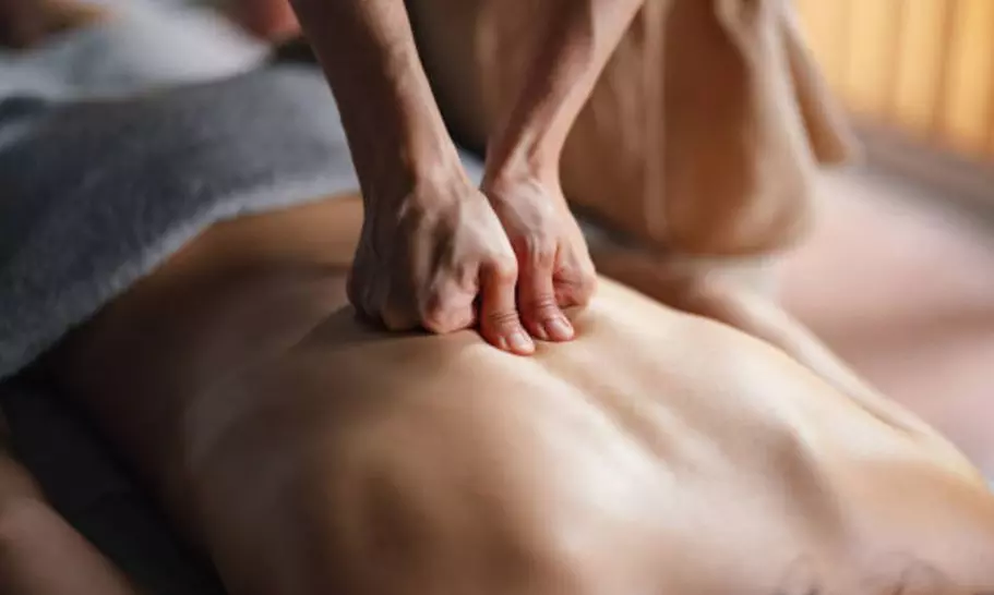 Masaje de 45 o 50 min. a elegir entre relajante, drenaje linfático o circulatorio para 1, con hasta un 67% menos - Primary Image