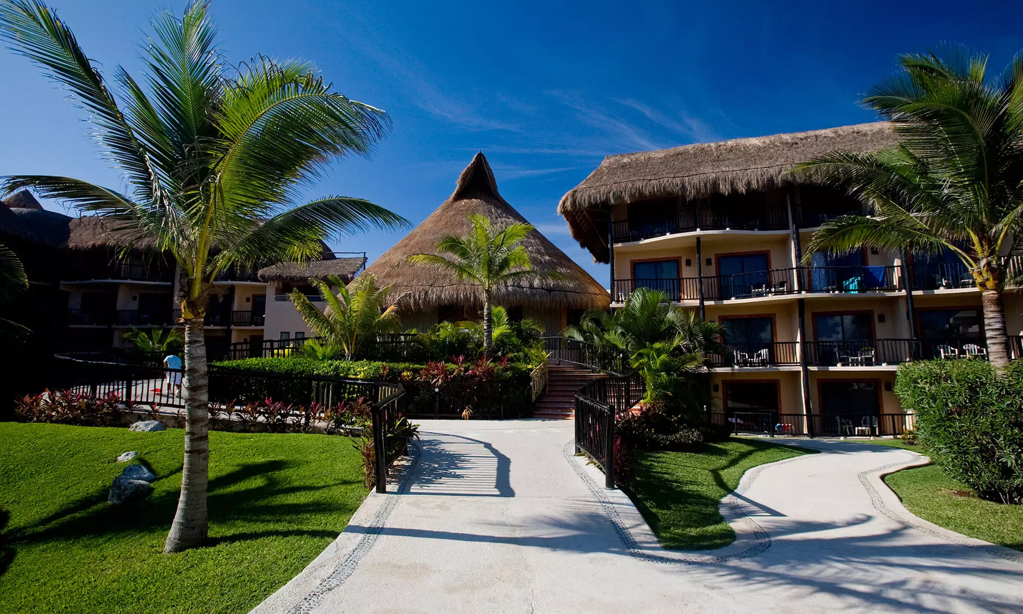 ✈3 or 5 Night All-Incl. Catalonia Riviera Maya Trip from Travel by Jen