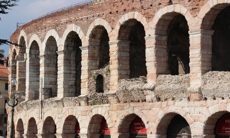 Image 8: Verona 4*: camera matrimoniale con colazione e degustazione vino