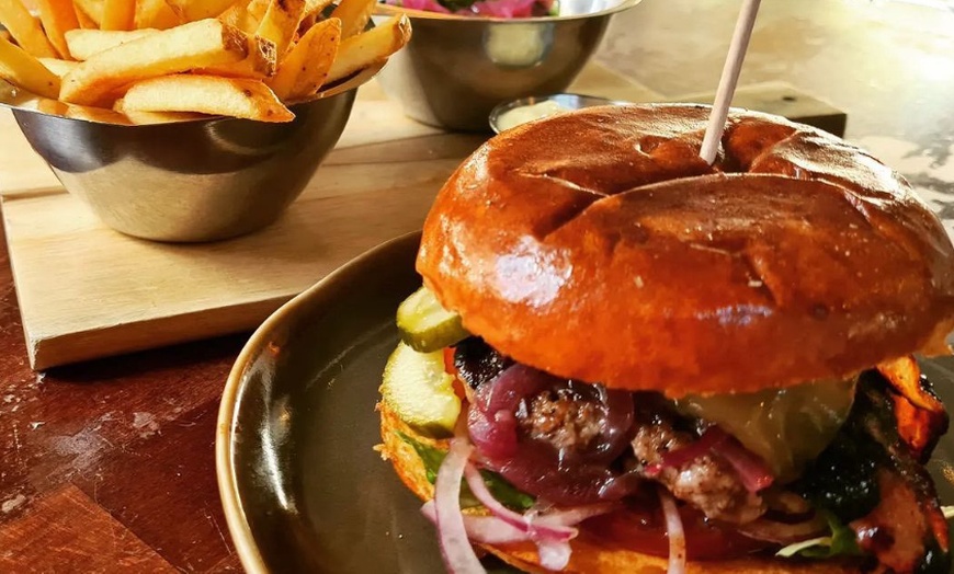 Image 4: Burger-Genuss auf einem neuen Level: 1 oder 2 Burger mit Pommes