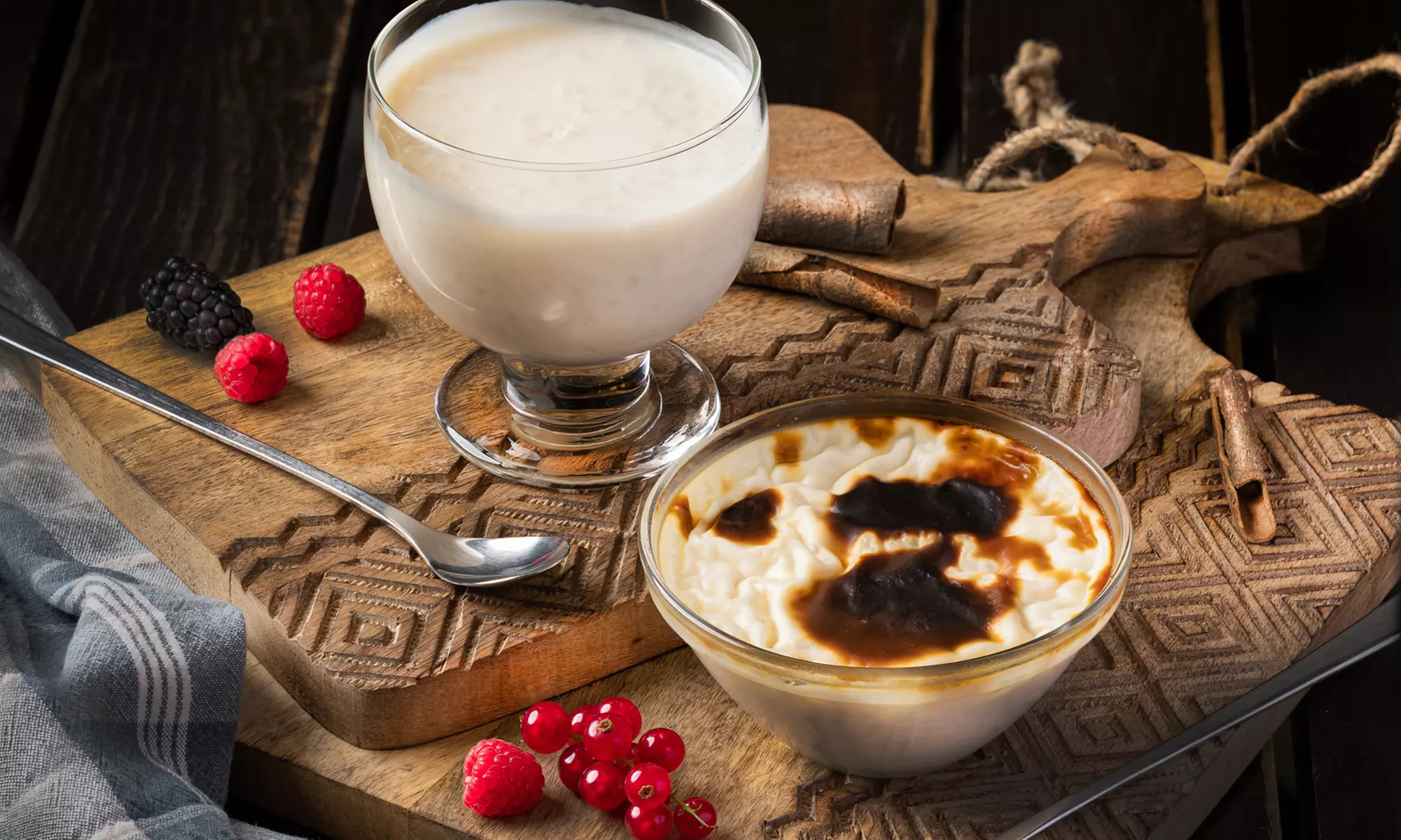 Köstliches Chicken-Menü mit Reis, Salat und Dessert für 1-4 Personen