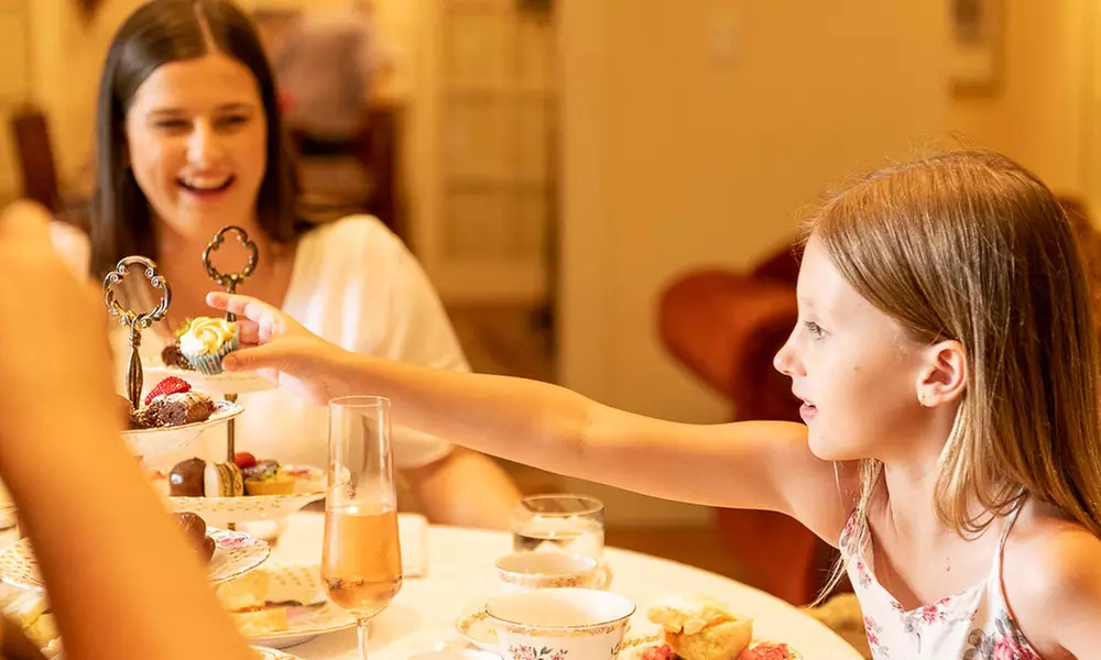 High / Luxury High Tea Experience With Take-home Gift!