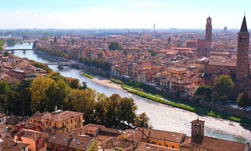 Image 3: Verona 4*: camera matrimoniale con colazione e degustazione vino