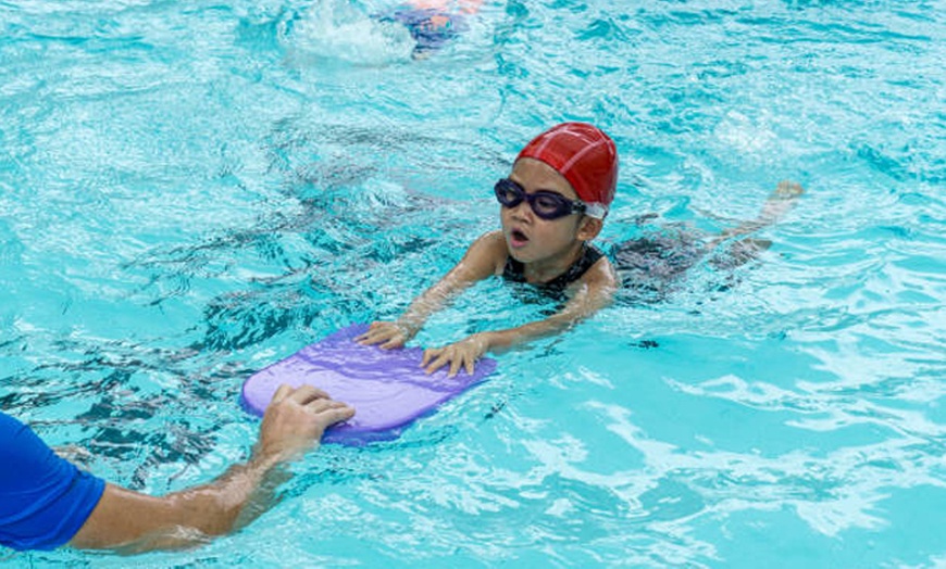 Image 3: One-Hour Swimming Class