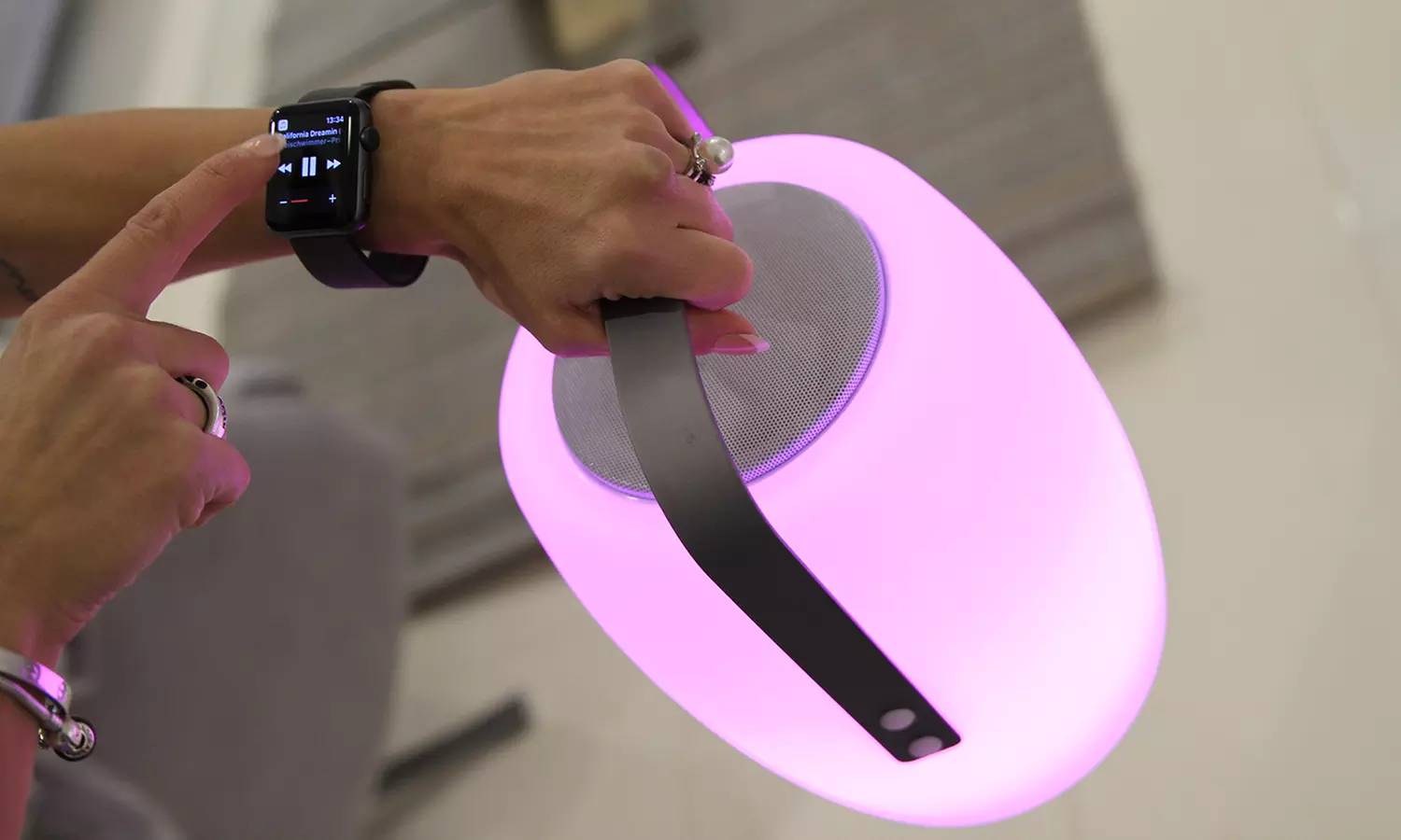 1 à 2 Lampe musicale LucyPlay Bluetooth - Primary Image