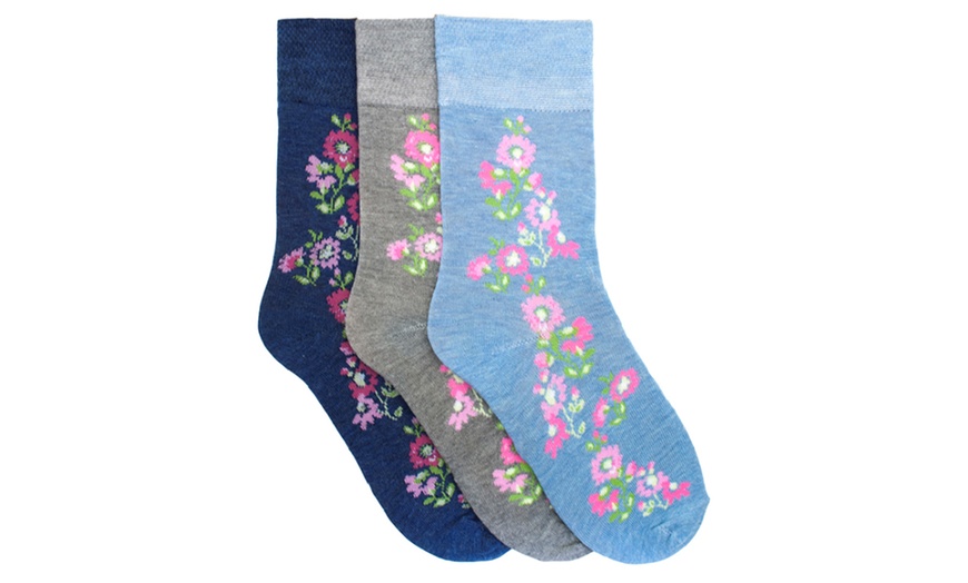 Image 3: Women's Soft Top Socks