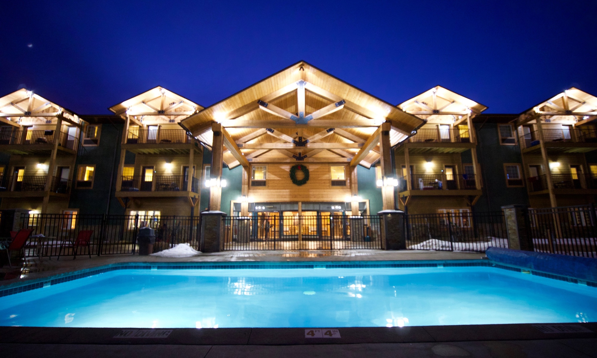2 Days of Unlimited 9-Hole Golf & 1-Night Stay, for 2 people