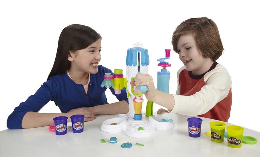 Image 21: Hasbro Play-Doh Set