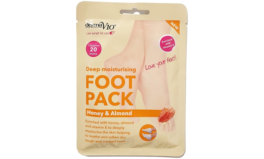 Image 8: Up to Nine Derma V10 Moisturising Foot Packs