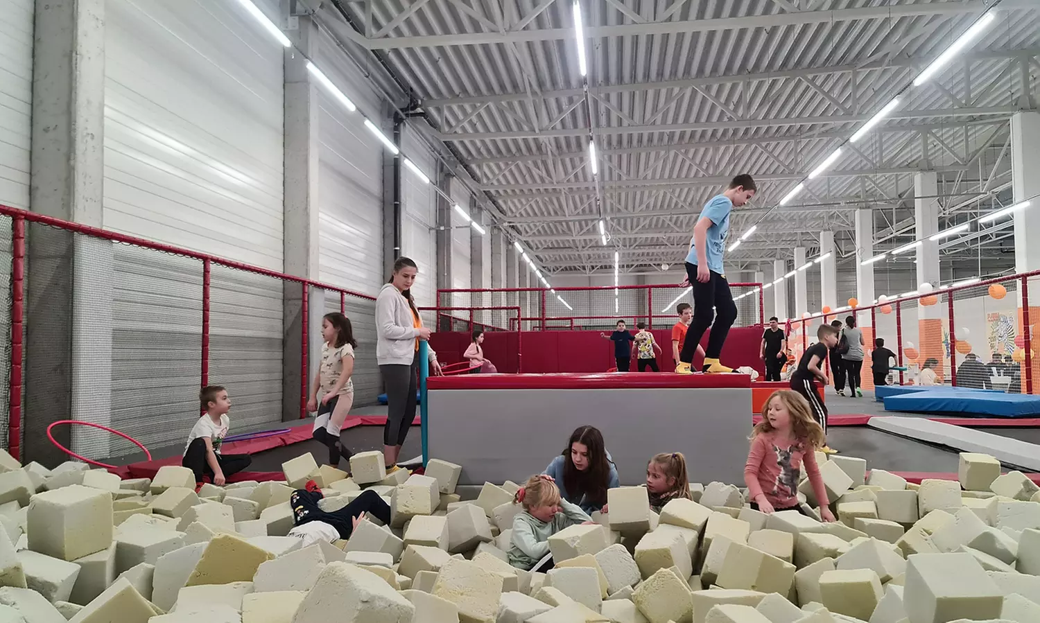 Godzinne wejście do parku trampolin dla 1 lub 2 osób