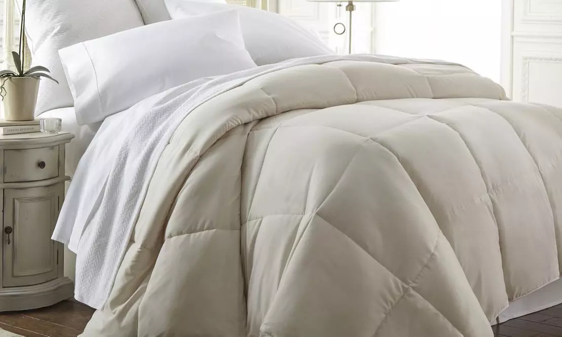 Merit Linens Lightweight Down-Alternative Comforter - Primary Image
