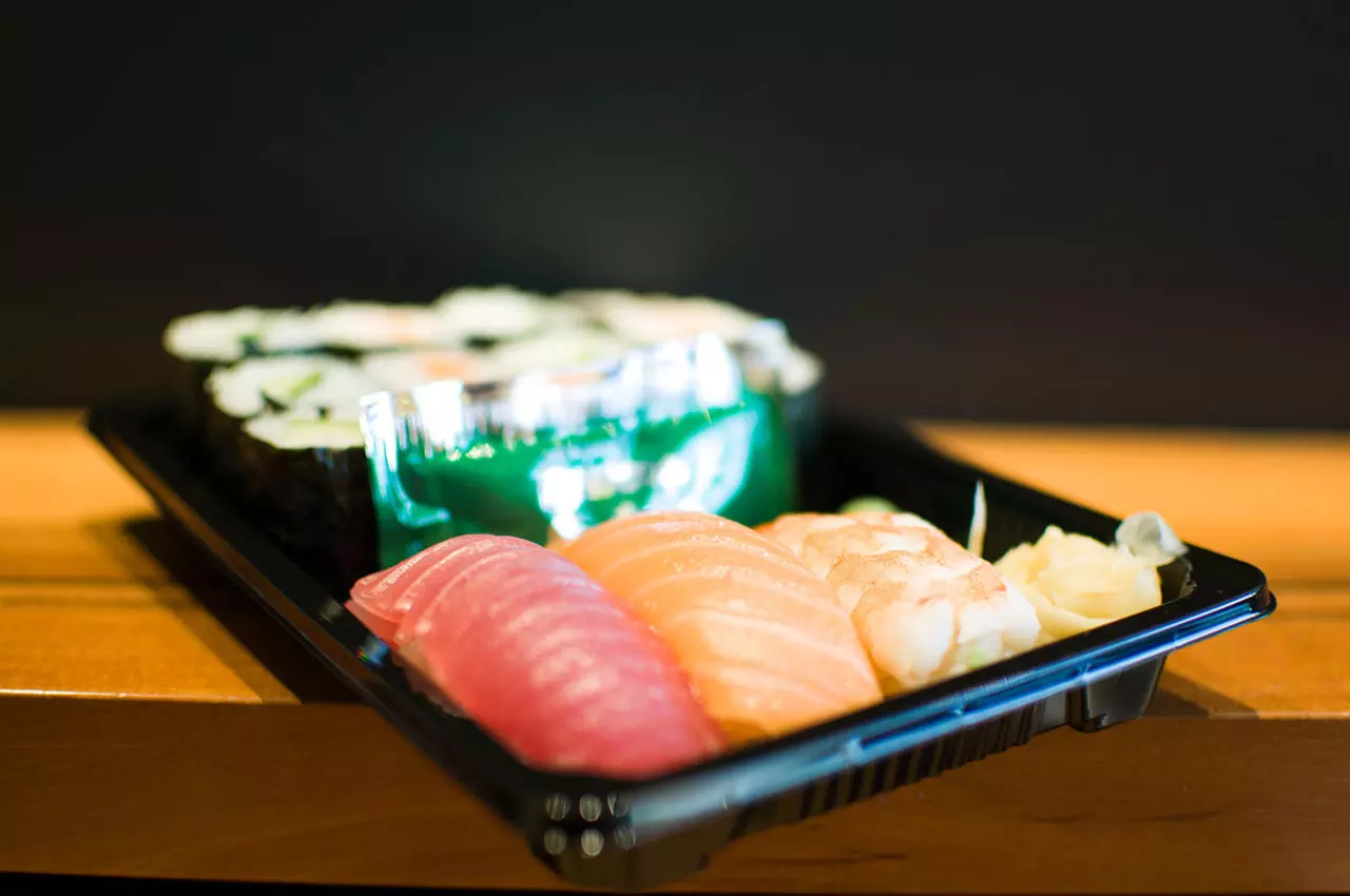 Sushi Box to go für 1-2 Personen / Sushi Partyplatte für 4 Personen