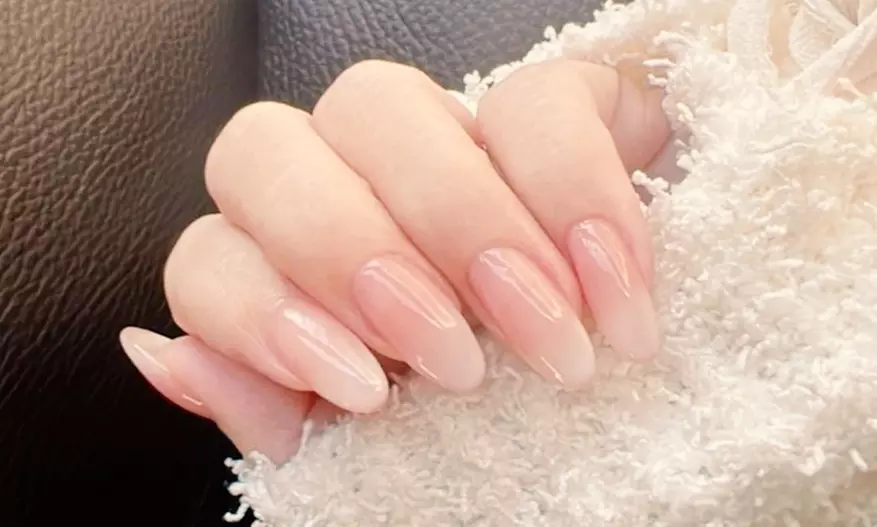 Beauté des mains ou pieds : vernis semi-permanent ou pose américaine