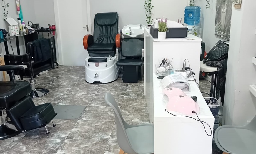 Image 5: Sesión de manicura normal o acrílica o sesión de pedicura para 1