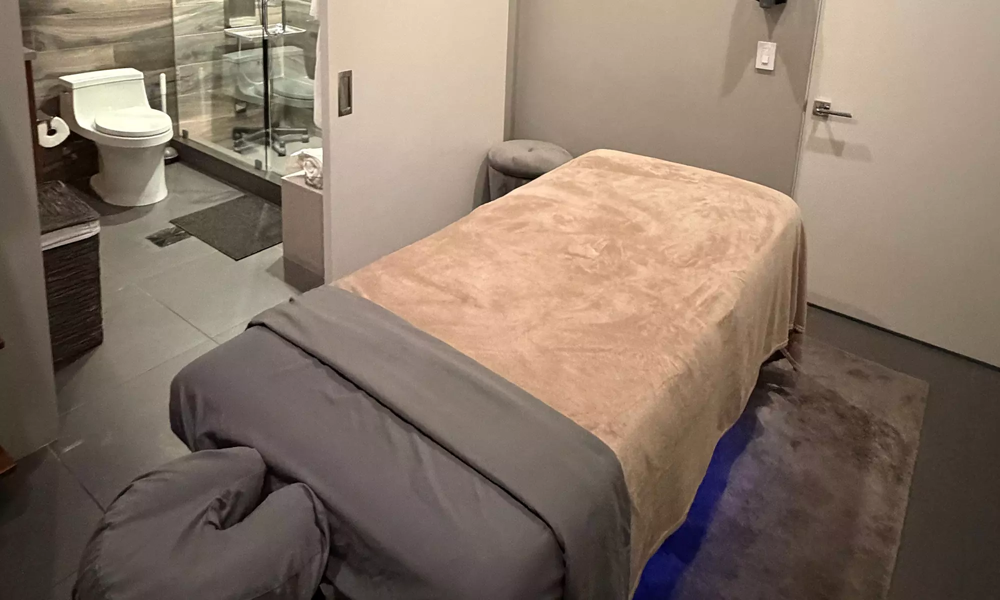 60 or 90-Min Massage- Choice of: Deep Tissue, Swedish / Sports Massage