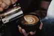 Werde zum Latte-Art-Profi: Barista-Workshop inkl. Zertifikat & Drinks für 1 oder 2 Personen (bis zu 47% sparen) - Second Medium