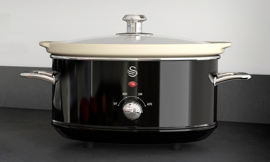 Image 16: Swan 1.5L, 3.5L or 6.5L Retro-Style Slow Cooker