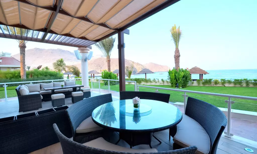 Khor Fakkan: One-Night 4* Stay with Breakfast and Optional Dinner