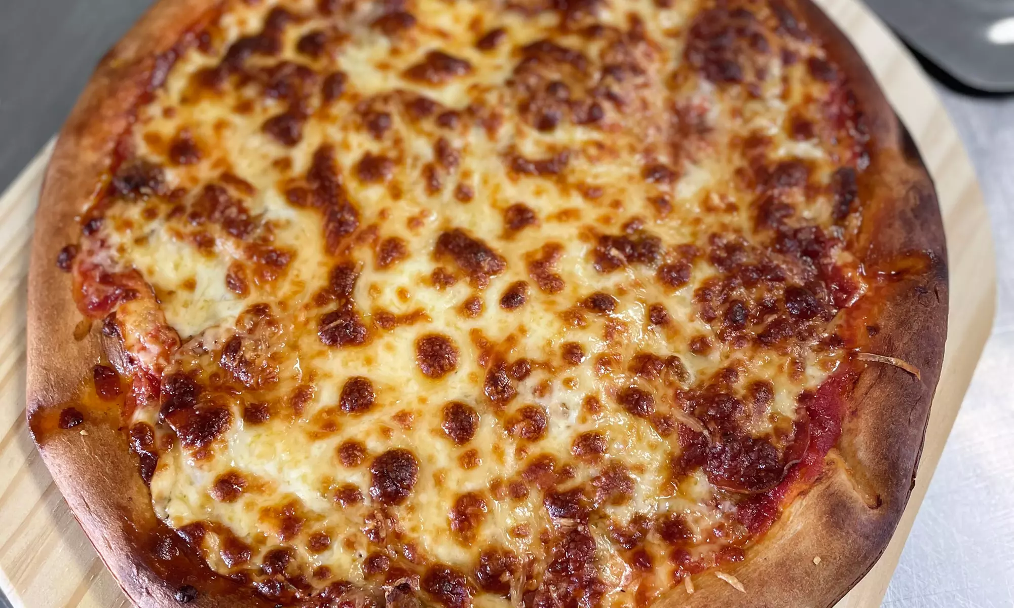 Discover The Roost's 12-inch pizza paired with wine or craft beer, dine-in or takeout, with up to 30% off! - Primary Image