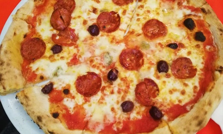 Menu pizza alla carta con dolce e bibita per 2 o 4 persone al ristorante J’amis D’La Piola (sconto fino a 54%)