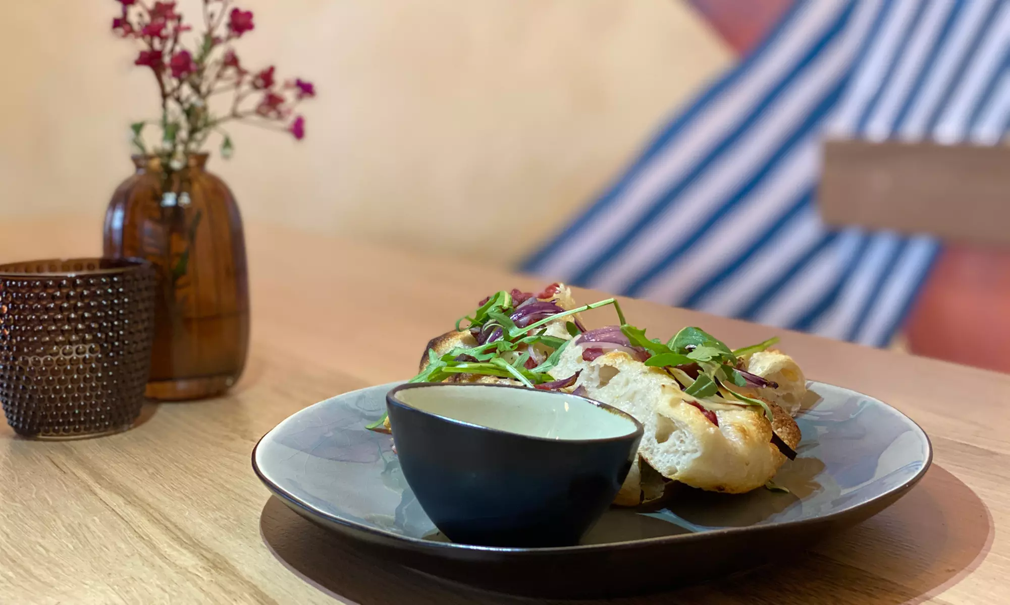 Focaccia oder Pasta nach Wahl inkl. Hauslimo oder Fassbier