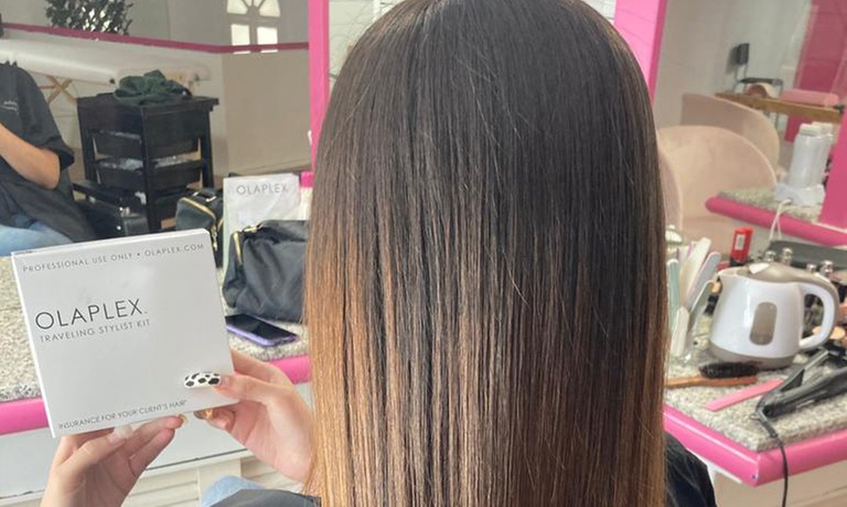 Cabello liso y radiante con un tratamiento regenerador con queratina