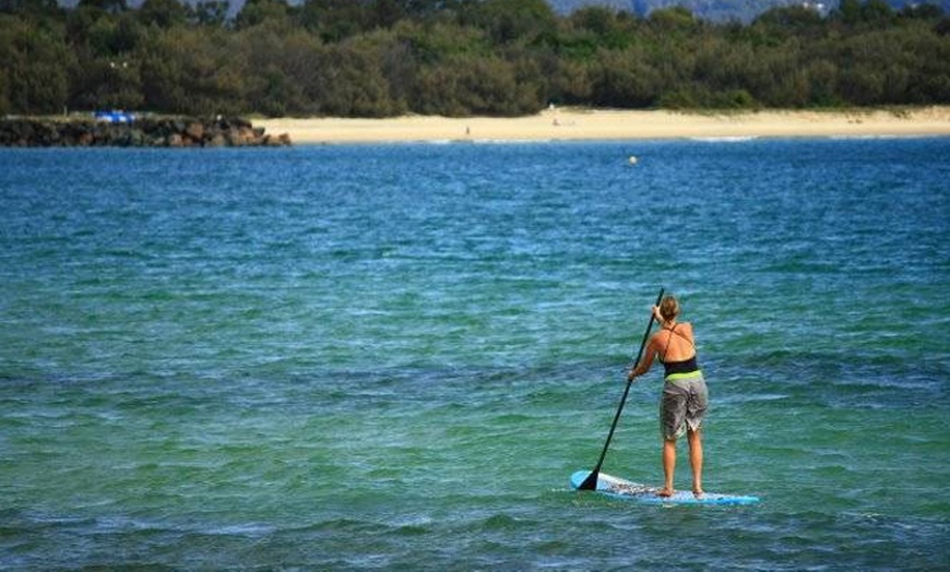 Image 2: Diversión acuática con 1 h de paddle surf con Motos de Agua Poniente